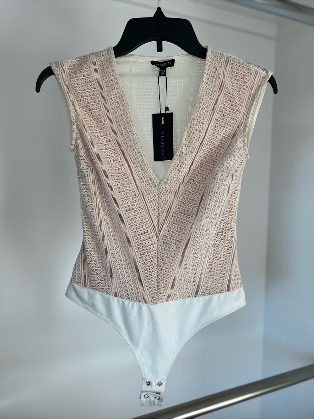 Dynamite V-Neck Lace Bodysuit in Blush and White